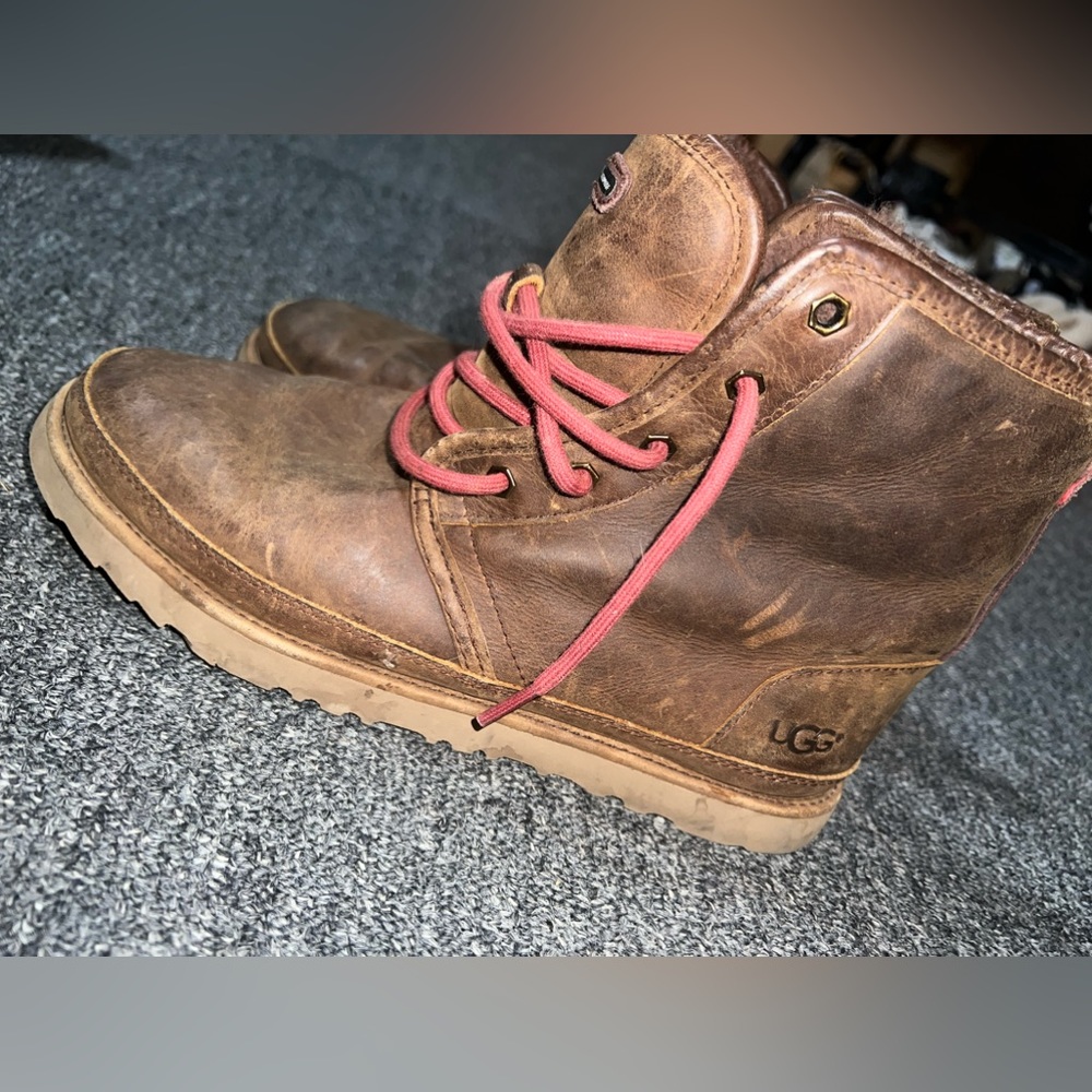 Uggs Harkley waterproof men’s boot, size 9